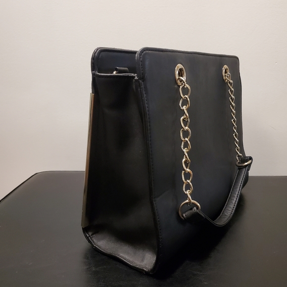 Black Guess Purse Handbag 🖤 - Picture 4 of 11